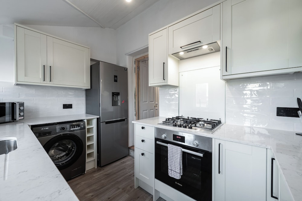 VESTO Three Bedroom Apartment in Clapham 26/26