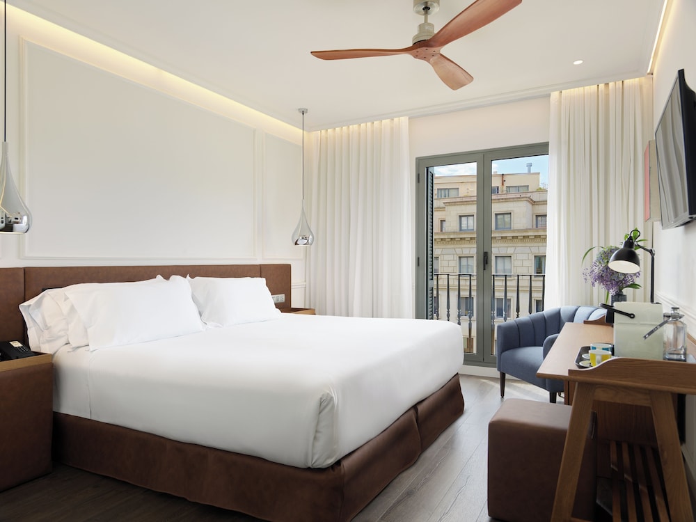 DELUXE, SINGLE, BALCONY