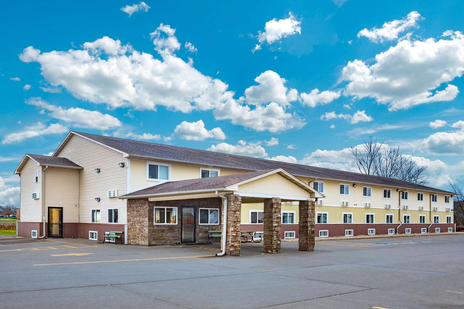 Super 8 by Wyndham Fort Madison 1/21
