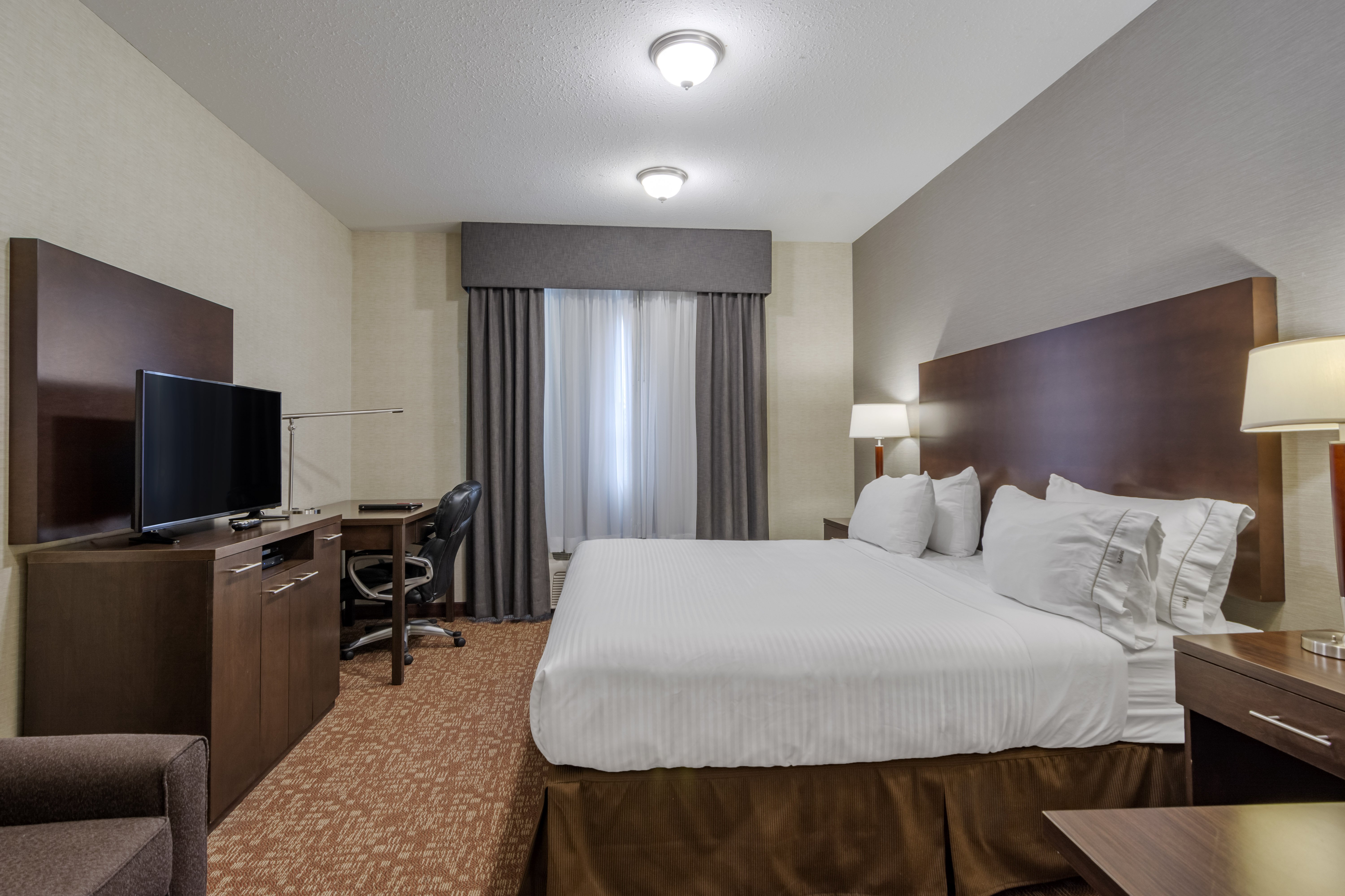 Devonian Hotel Suites 8/35