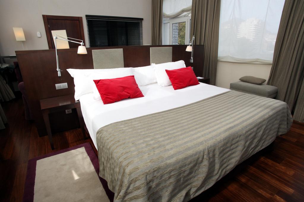 جناح جونيور، Hotel Urh Palacio de Oriol Formerly Nh Palacio de Oriol 3/9