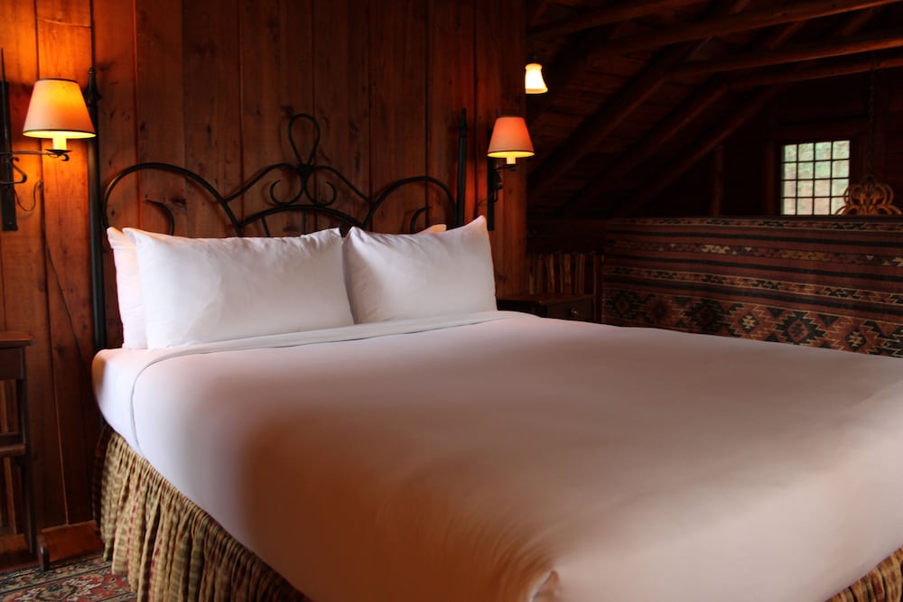 Chalet, 1 Single and 2 Queen Beds, Lake View