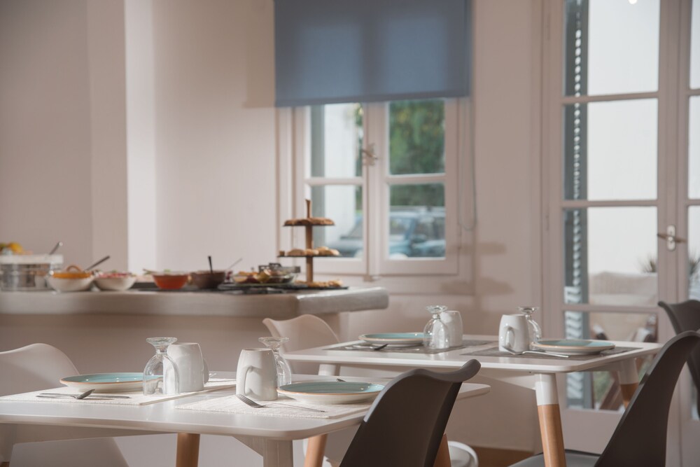 Milos Hotel 31/37