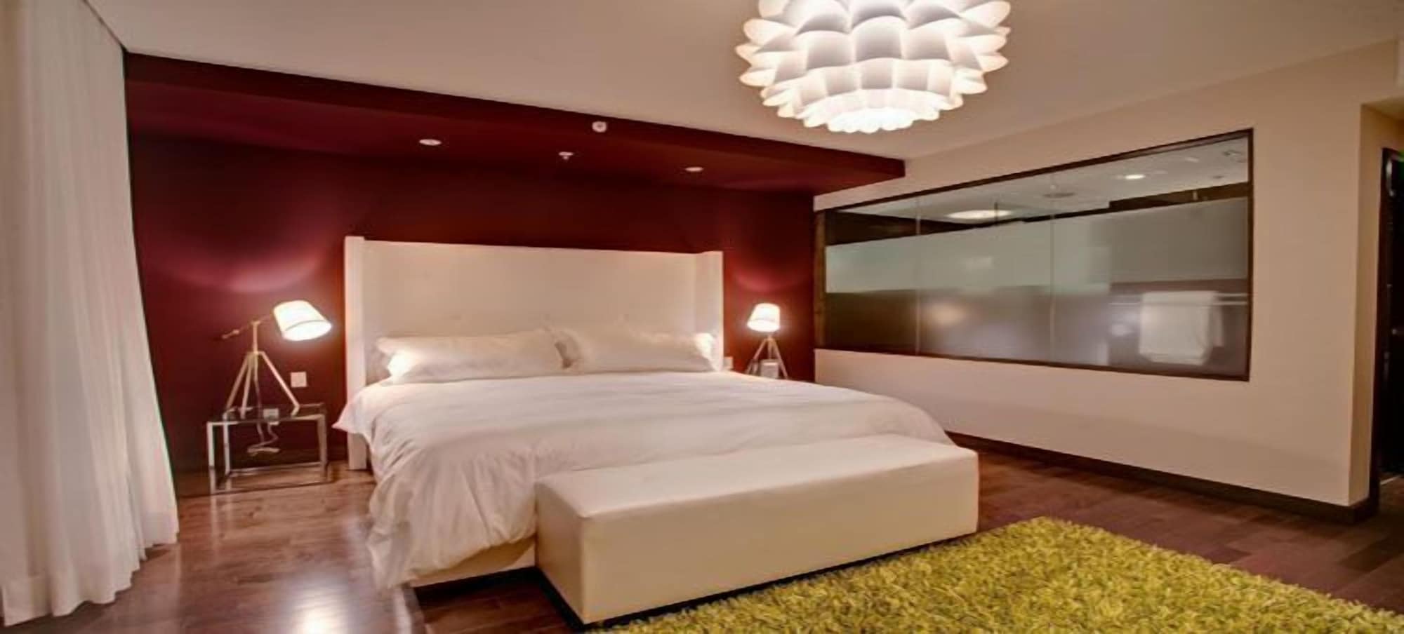ROOM, KING BED
