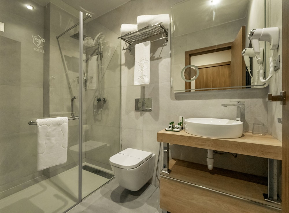 AD Hotel, Hydra 55/58