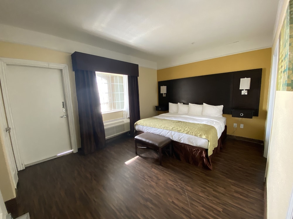 2 BEDROOMS, CONNECTING, FAMILY SUITE