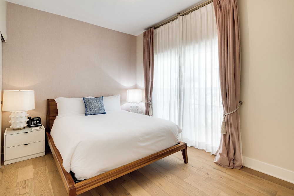 GRAND, SUITE, QUEEN BED