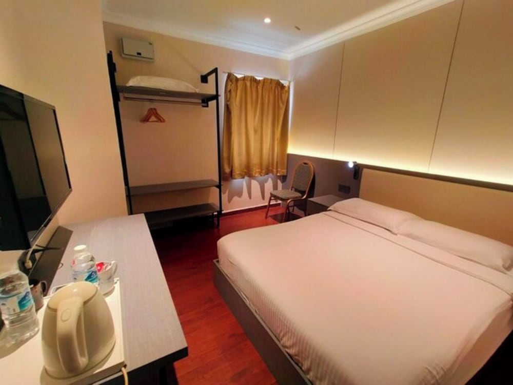 OYO 998 Queen City Hotel 26/50
