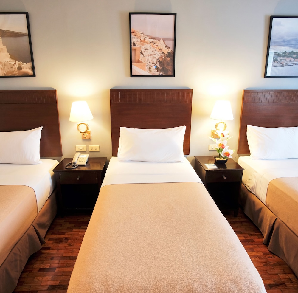 DELUXE, TRIPLE, 3 BEDS