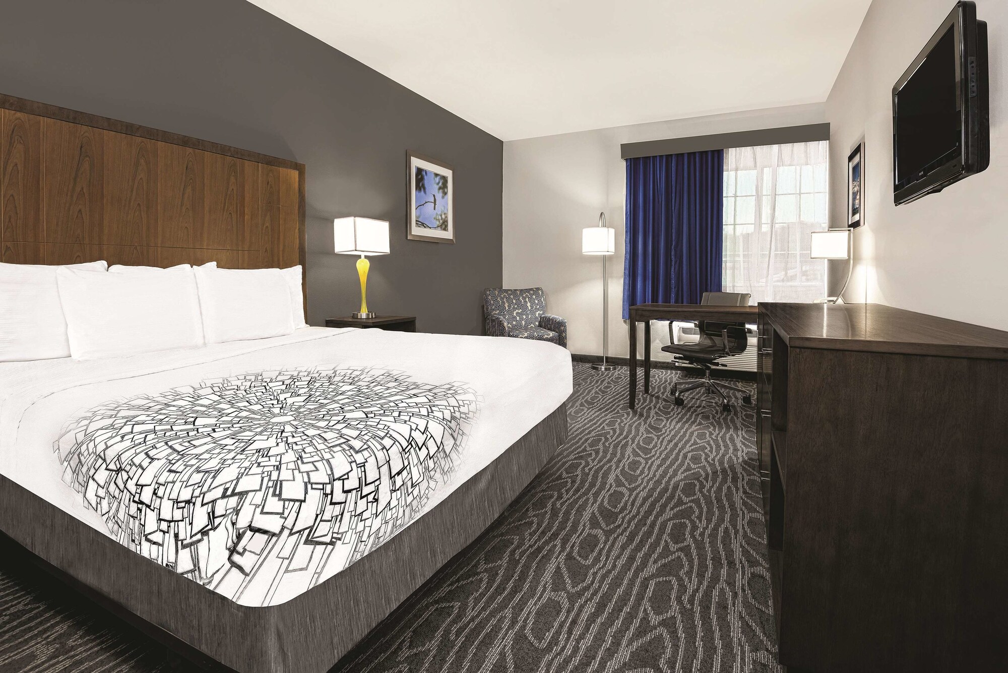 Suite, King Bed, Country Side View