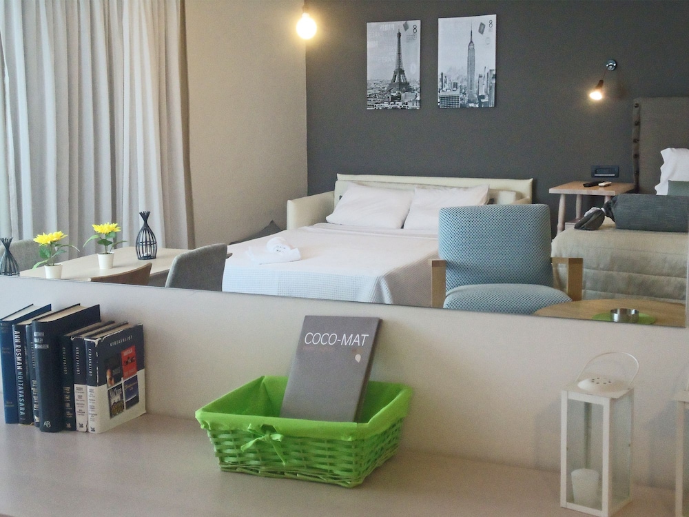 Amphitryon City Hotel 30/72