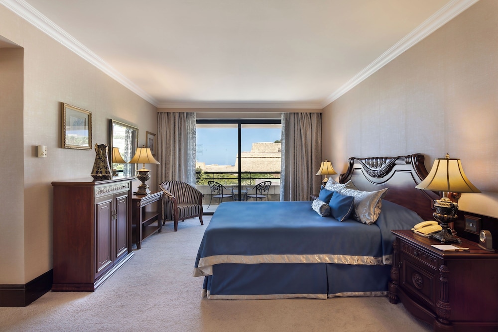 ROYAL, SUITE