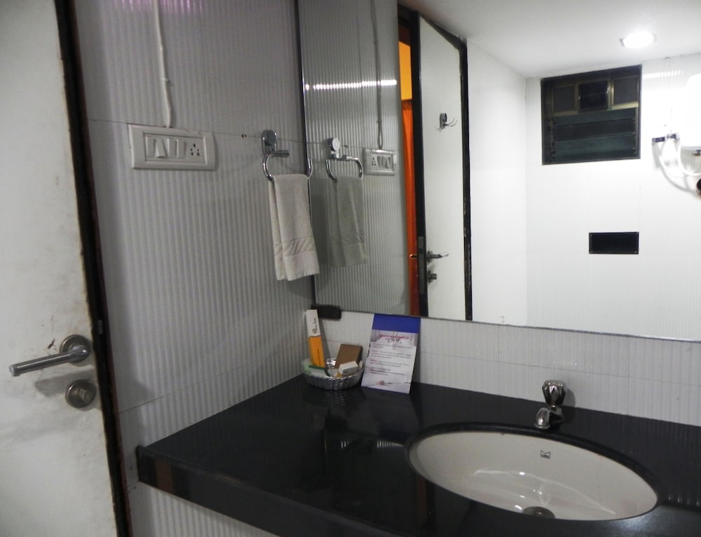 Hotel Reeva Regency 27/29