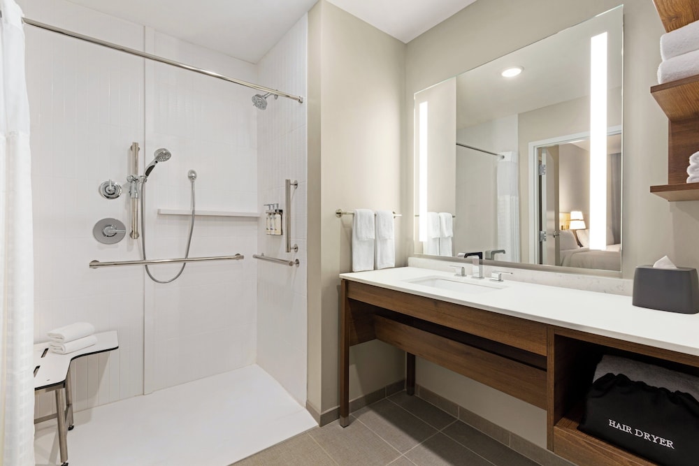 جناح بسرير كينج بغرفة نوم واحدة لذوي الإعاقة، Staybridge Suites Houston East - Baytown 3/4