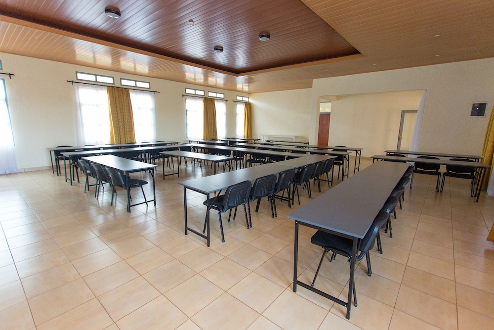 Cenetra Hotel 18/38