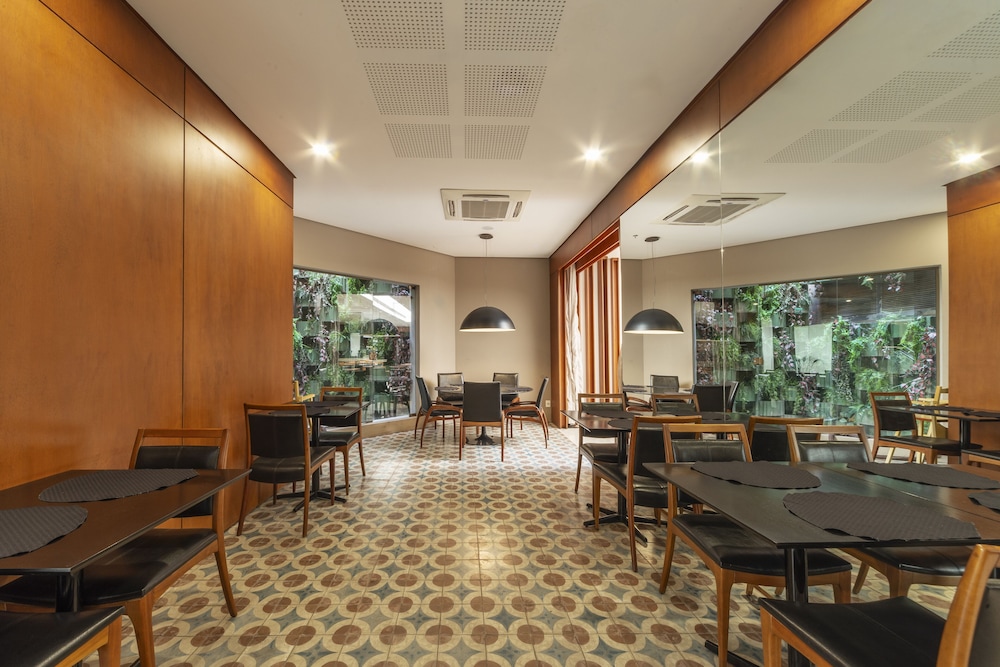 Hotel Laghetto Villa Moura 40/50
