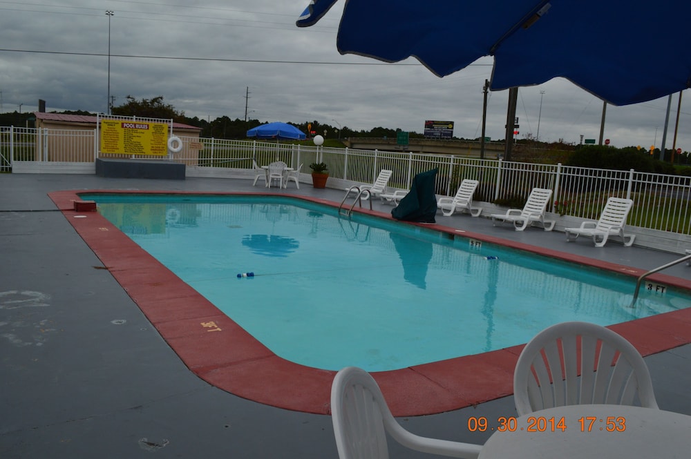 Super 8 by Wyndham Tifton 51/54