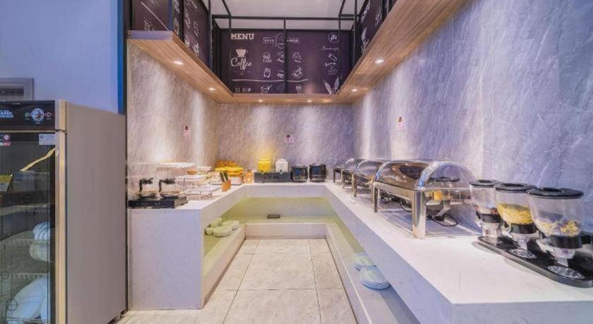 7 days premium hotel(Chongqing T3 terminal store) 38/55