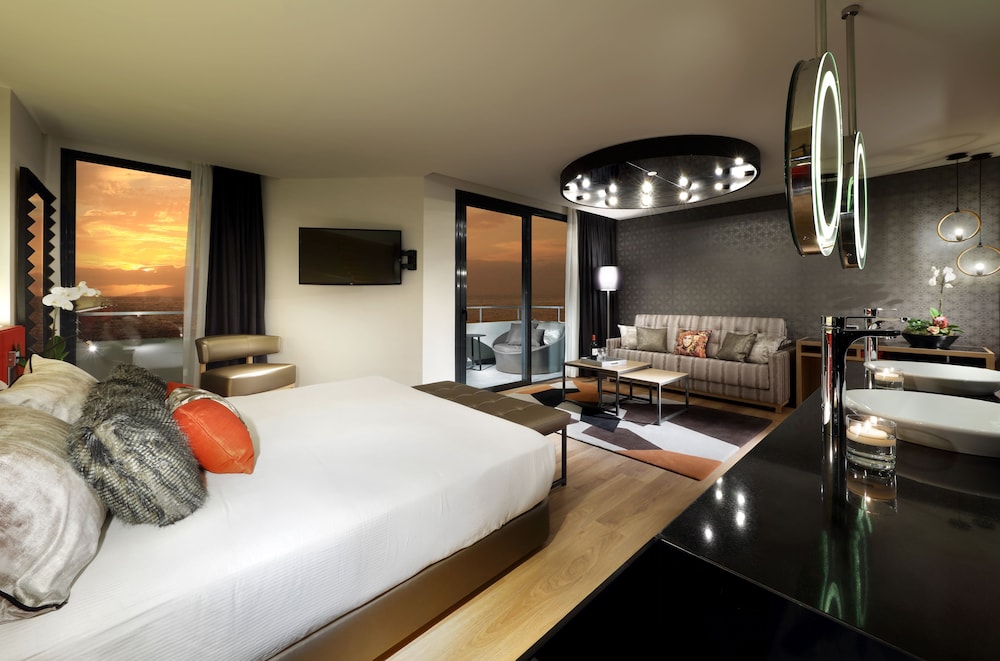 Hard Rock Hotel Tenerife 23/82