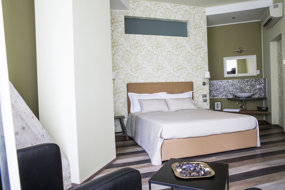 Serendipity Rooms 18/41