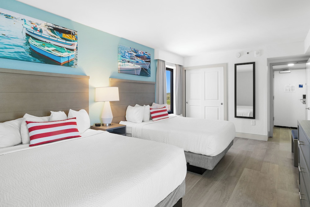 1 Bedroom, Pinnacle, End, Deluxe, Suite, 2 Double Beds, Ocean Front, Sofa