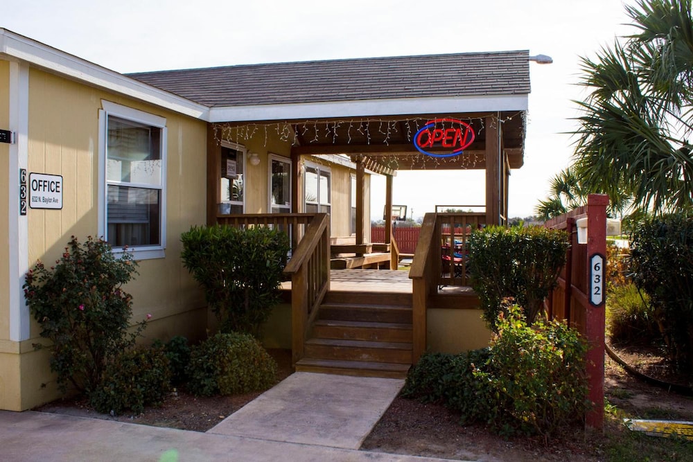 Cotulla Mobile Home 17/40