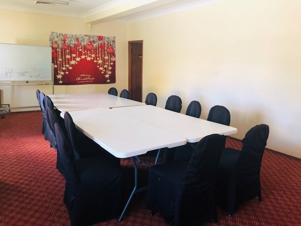 Campbelltown Colonial Motor Inn 48/68