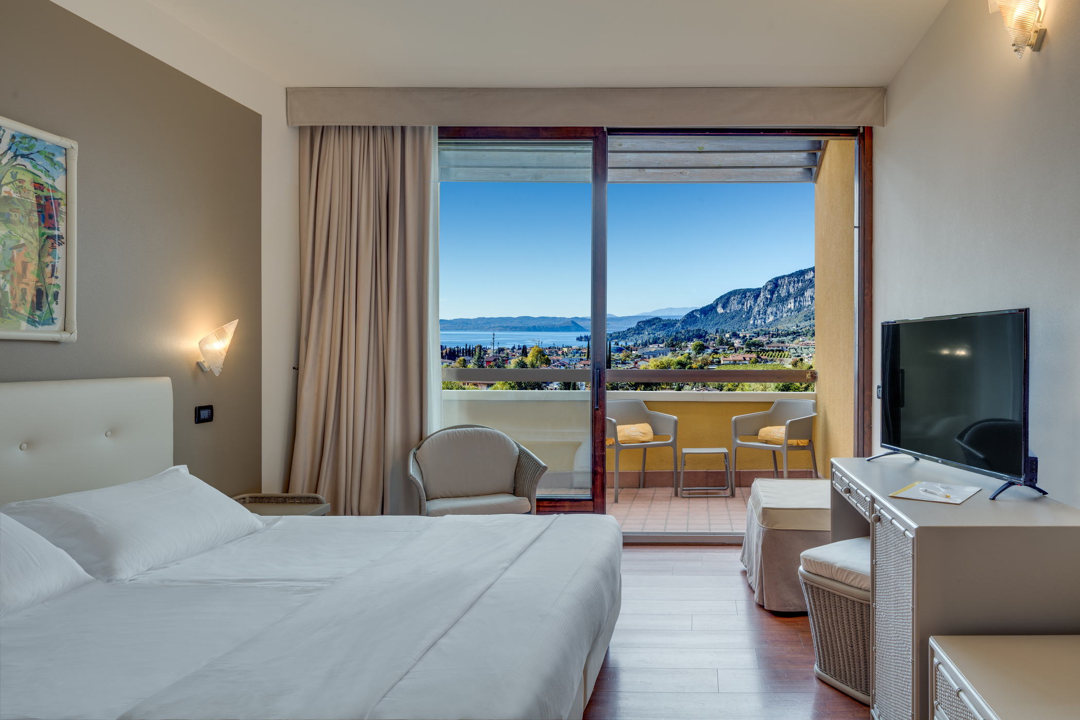 Panorama, Double or Twin Bed, Lake View
