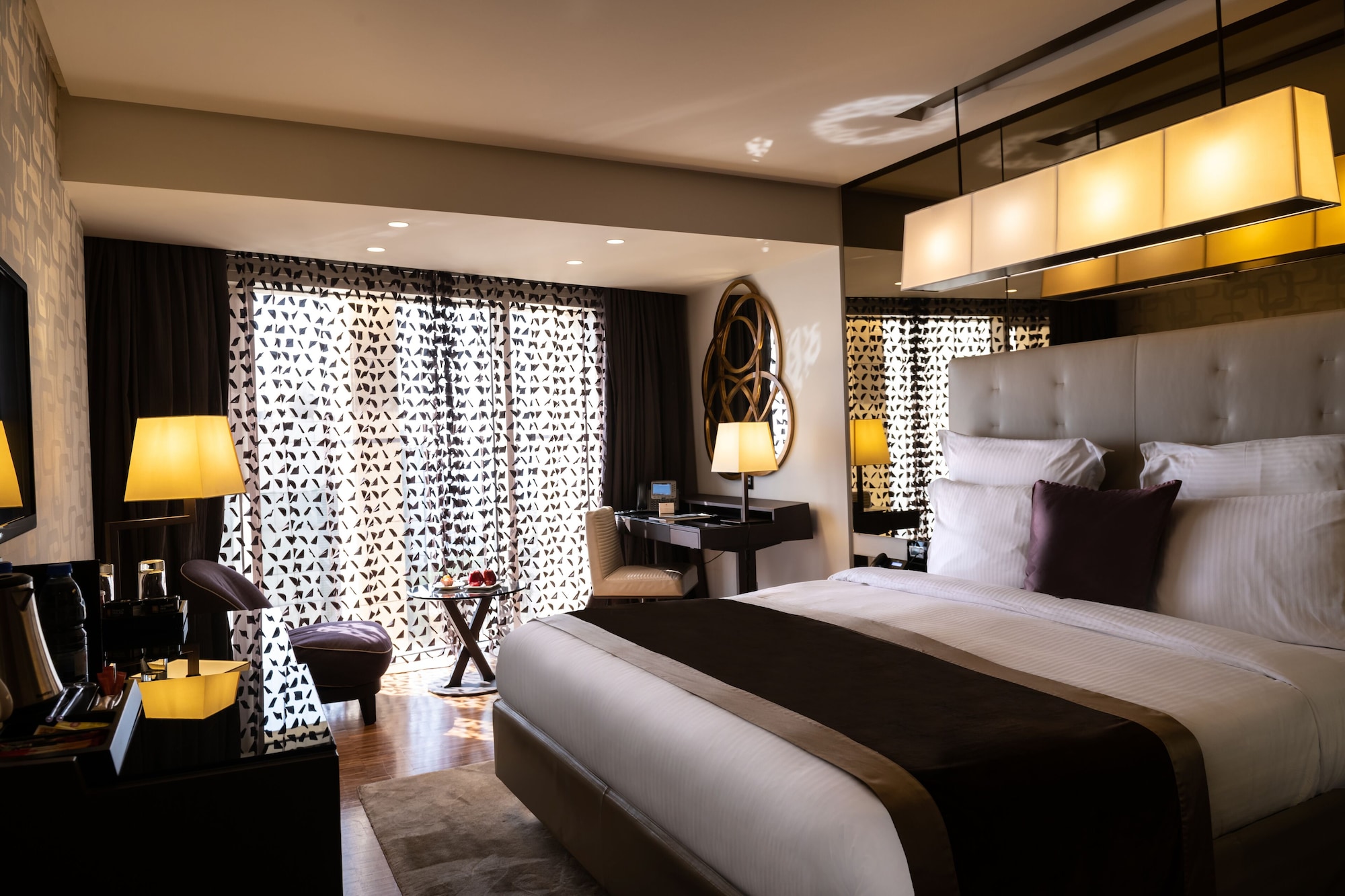 Glamour, Family Suite, King and Twin Beds
