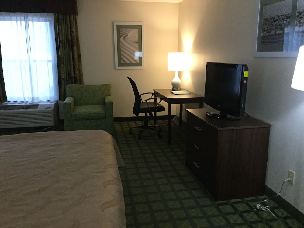 Quality Inn Arcola 22/34