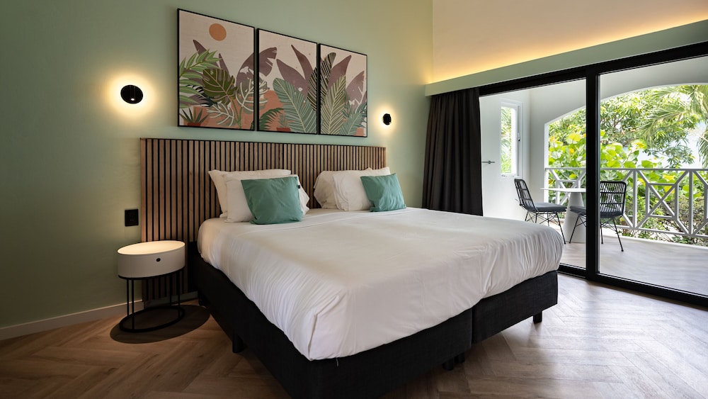Blue Bay Lodges 10/50