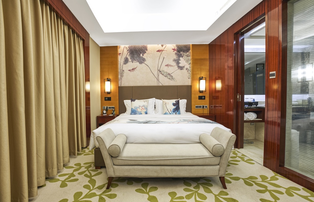 Enlux Hotel (Baotu Quanquan City Plaza) 12/59