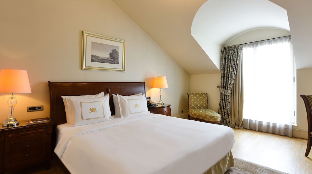 DELUXE, KING BED, GOLDEN HORN SIDE