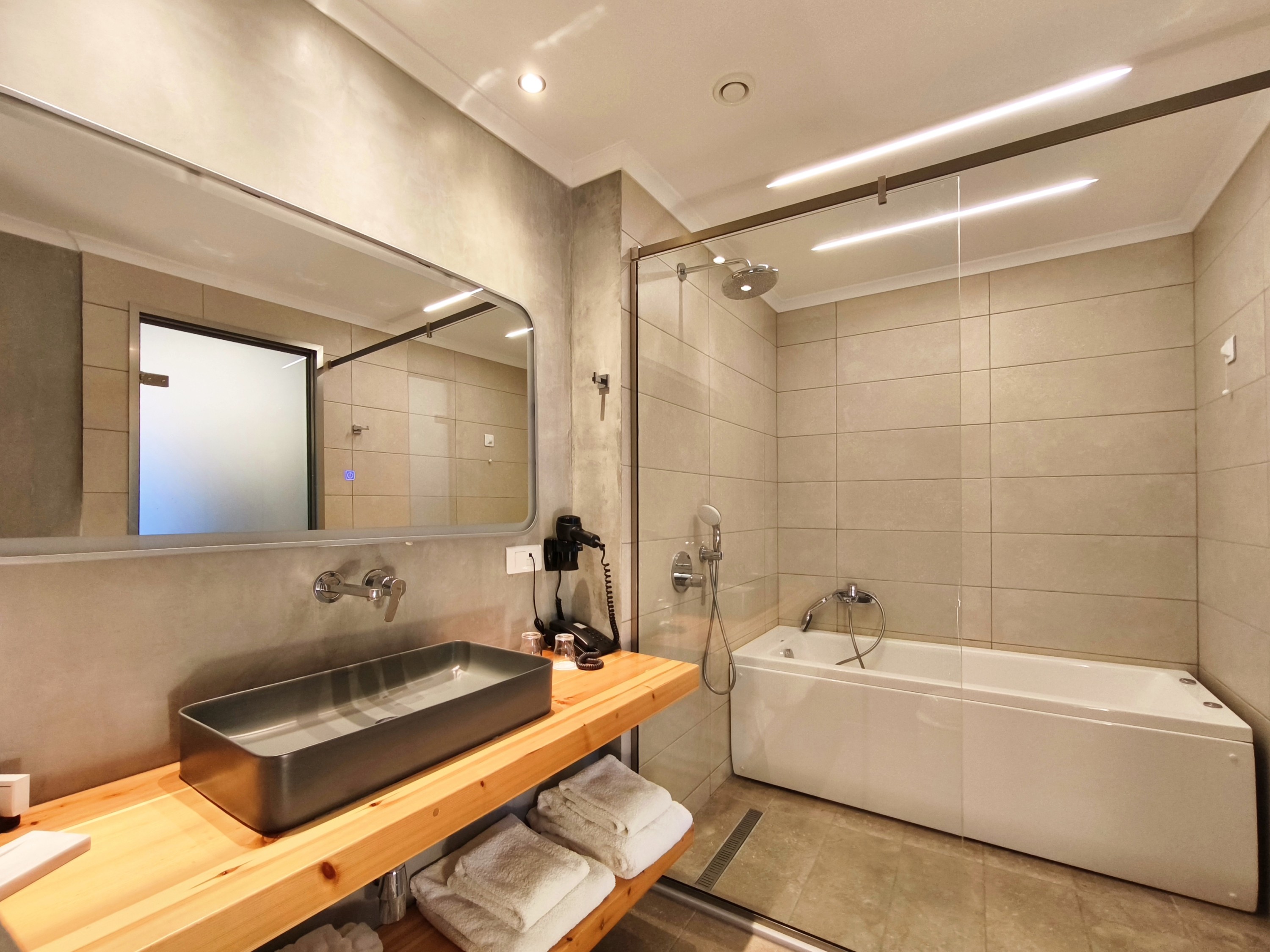 جناح بريميوم بغرفتي نوم، Hotel Europa Olympia 7/8
