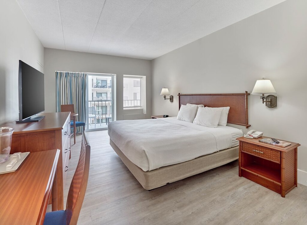 Room, King Bed, Courtyard View, Balcony or Patio