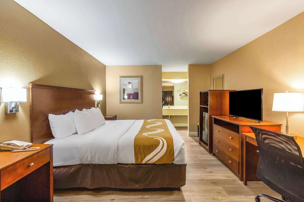 غرفة قياسية بسرير كينج، Quality Inn Quincy Tallahassee West FL 2/7