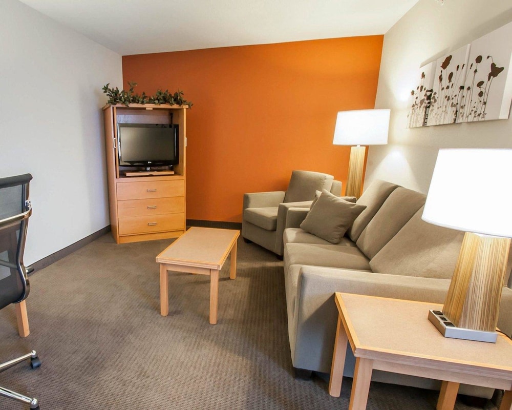 Sleep Inn Suites Lake of the Ozarks 34/52
