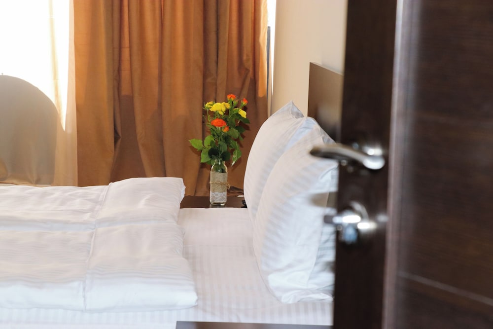 Yerevan Centre Hotel 12/21
