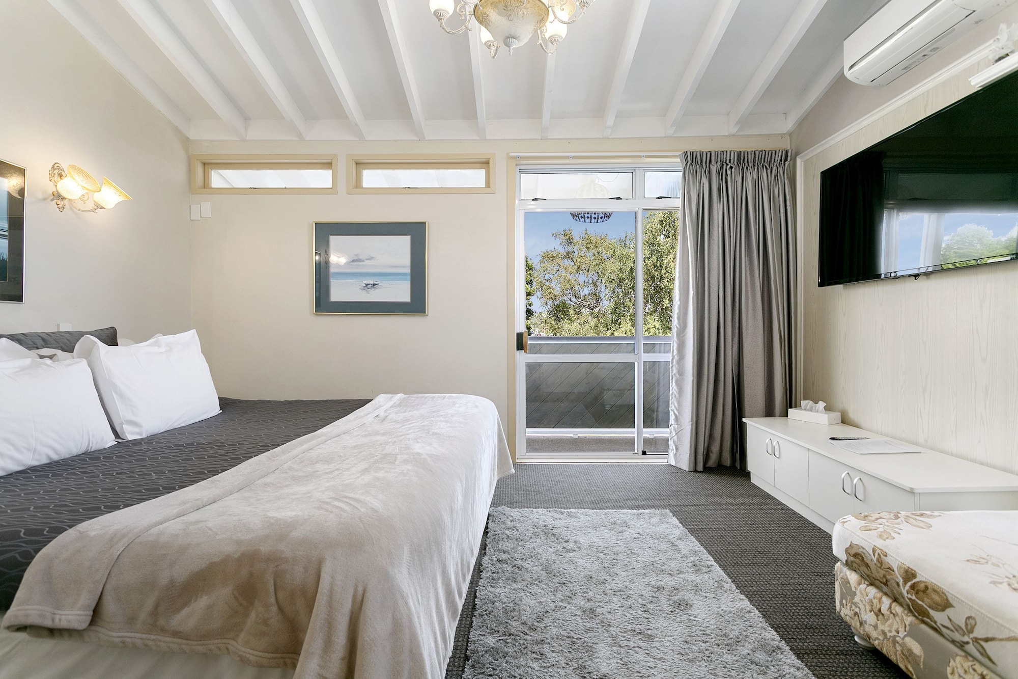 1 BEDROOM, SUITE, KING BED, BALCONY, HIGH FLOOR