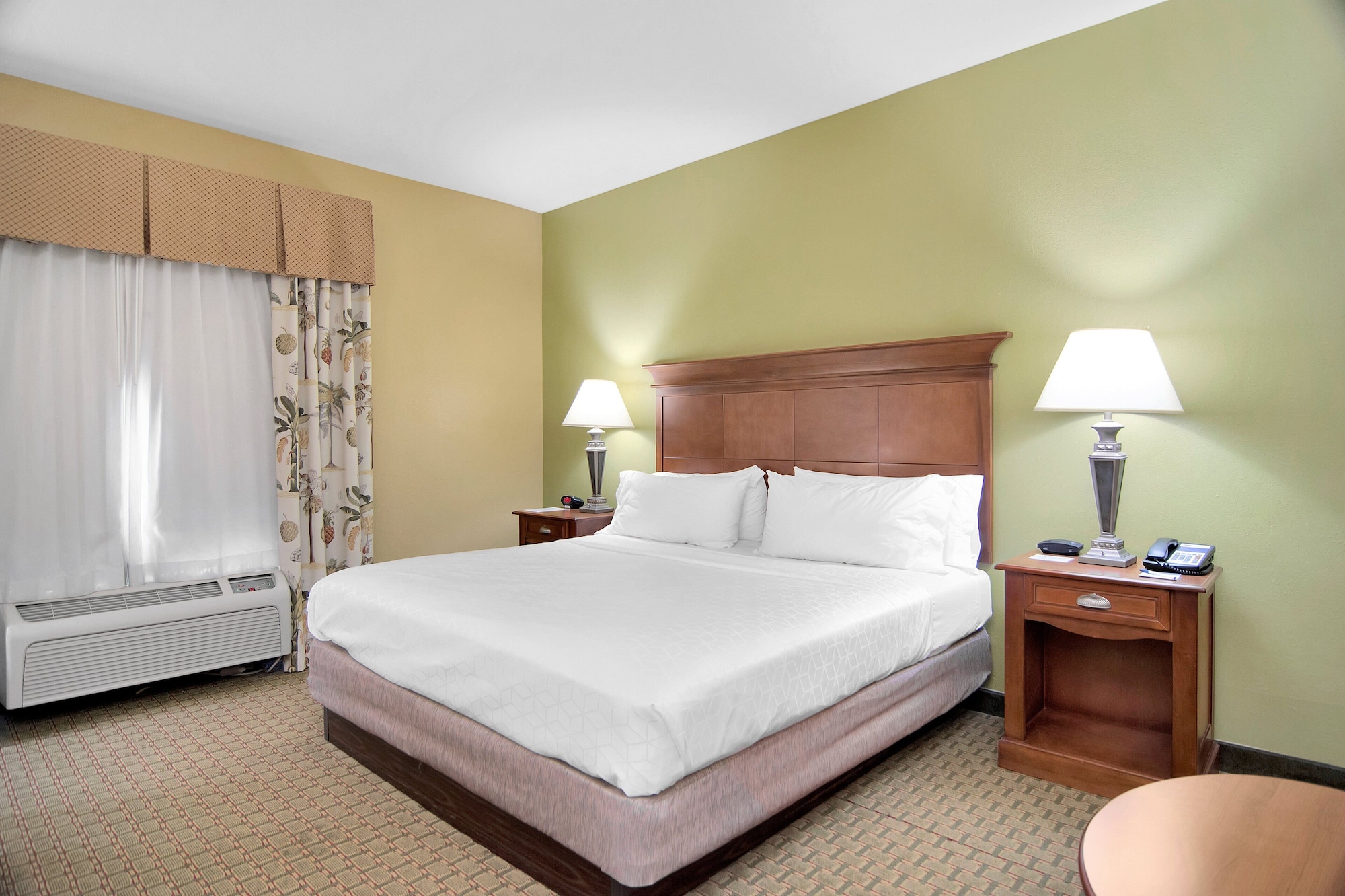 غرفة قياسية بسرير كينج لذوي الإعاقة، Holiday Inn Express Hotel And Suites Dfw West Hurst 5/8
