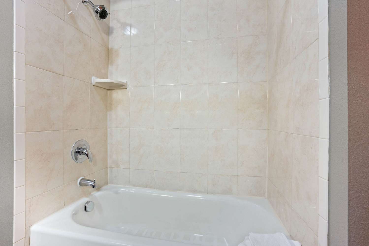 La Quinta Inn & Suites by Wyndham Houston Bush Intl Airpt E 27/30