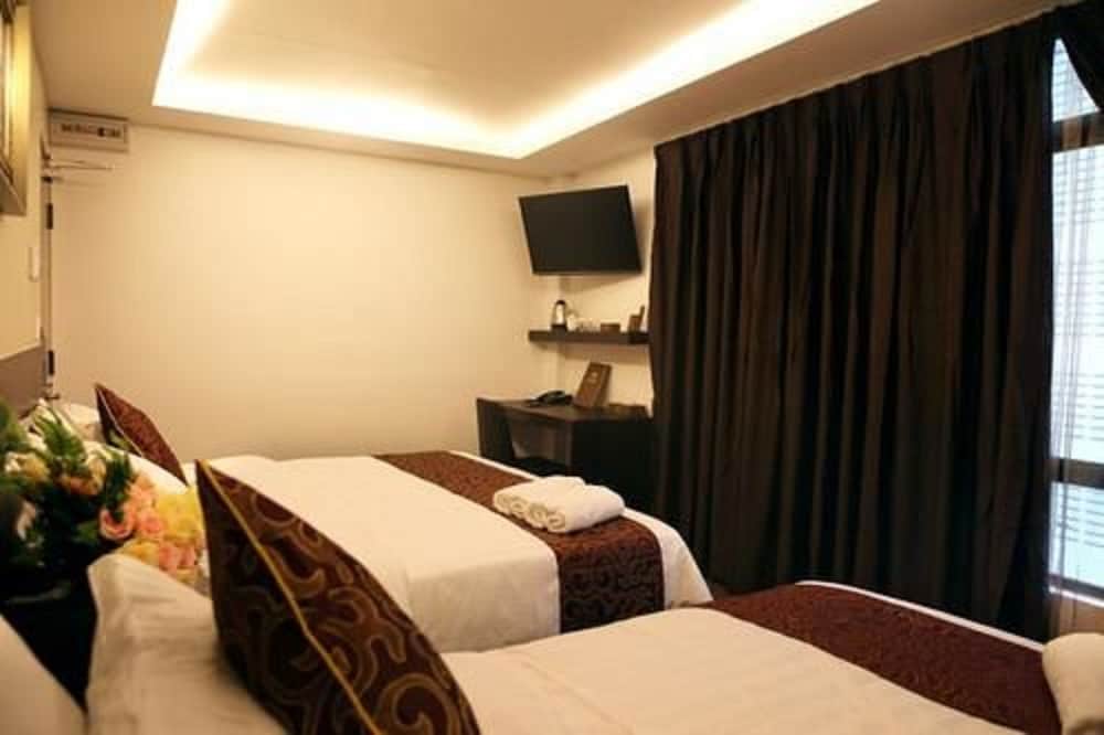 J SUITES HOTEL 22/47