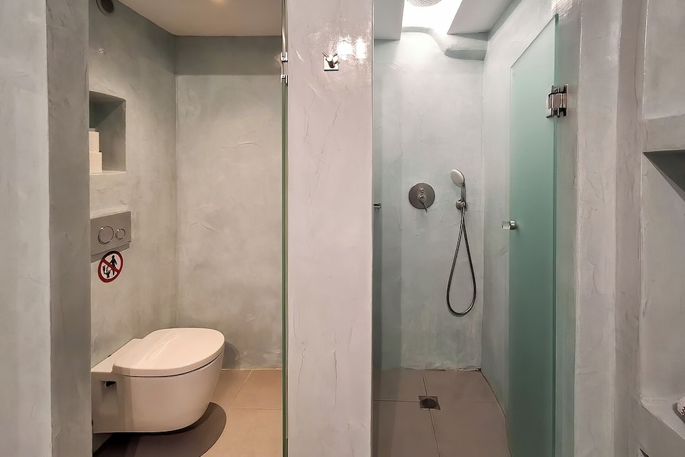 Ambience Suites 69/72
