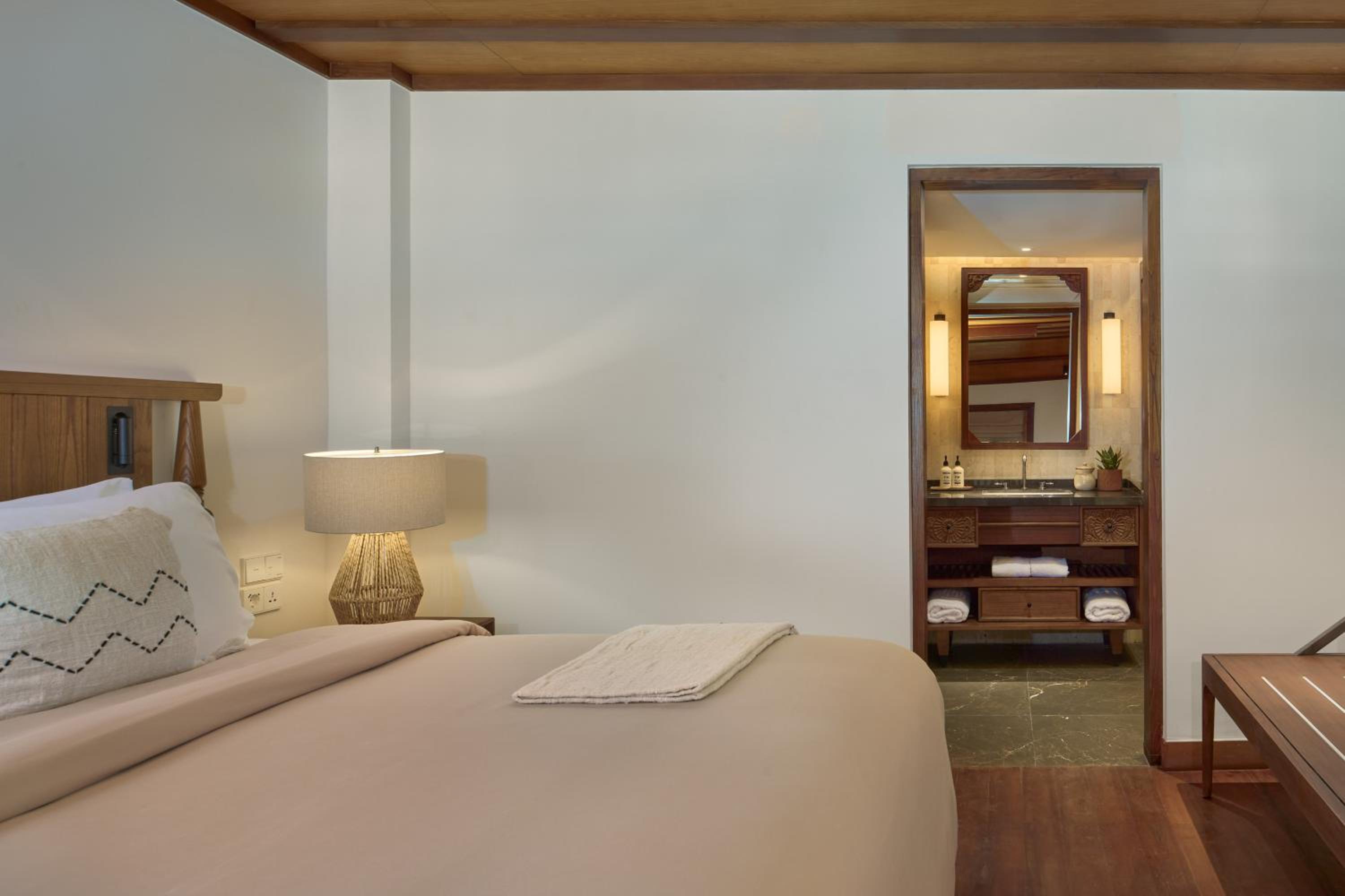 Concierge, Duplex, Family, Suite, Queen Bed, Sofa