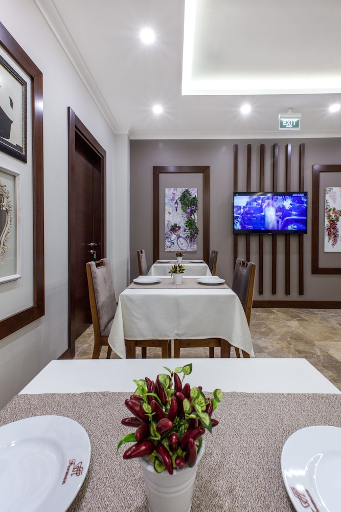 Ferman Hilal Hotel 53/63