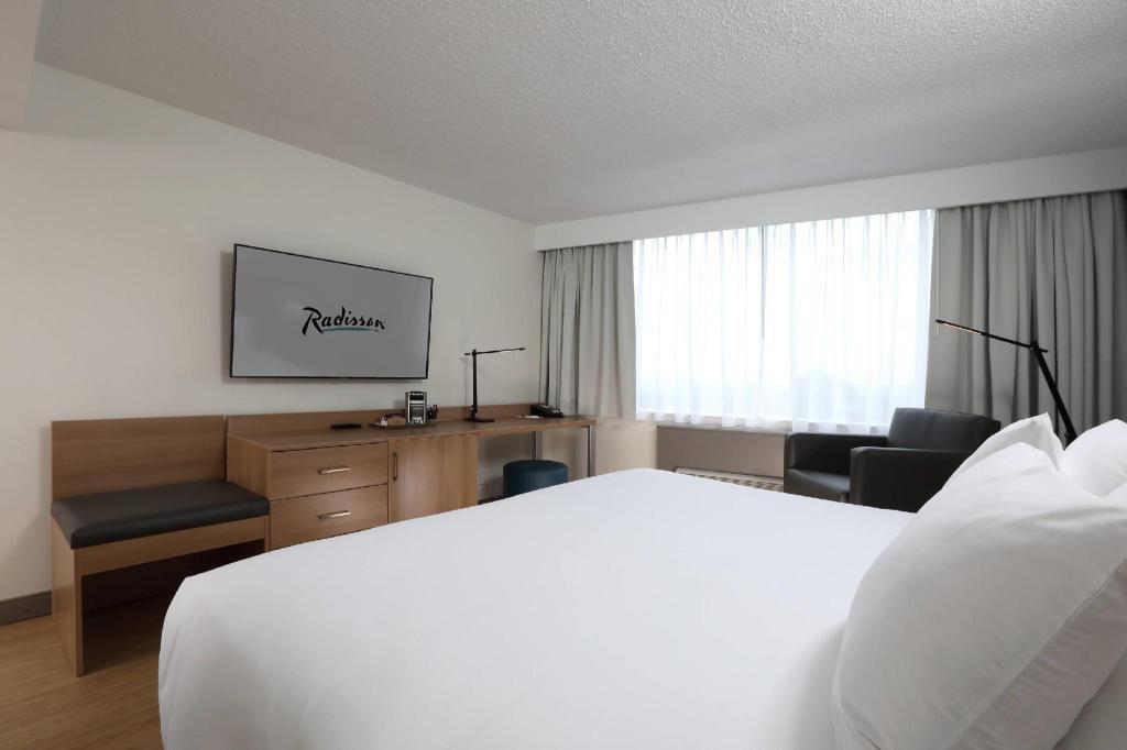 UPGRADE, KING BED
