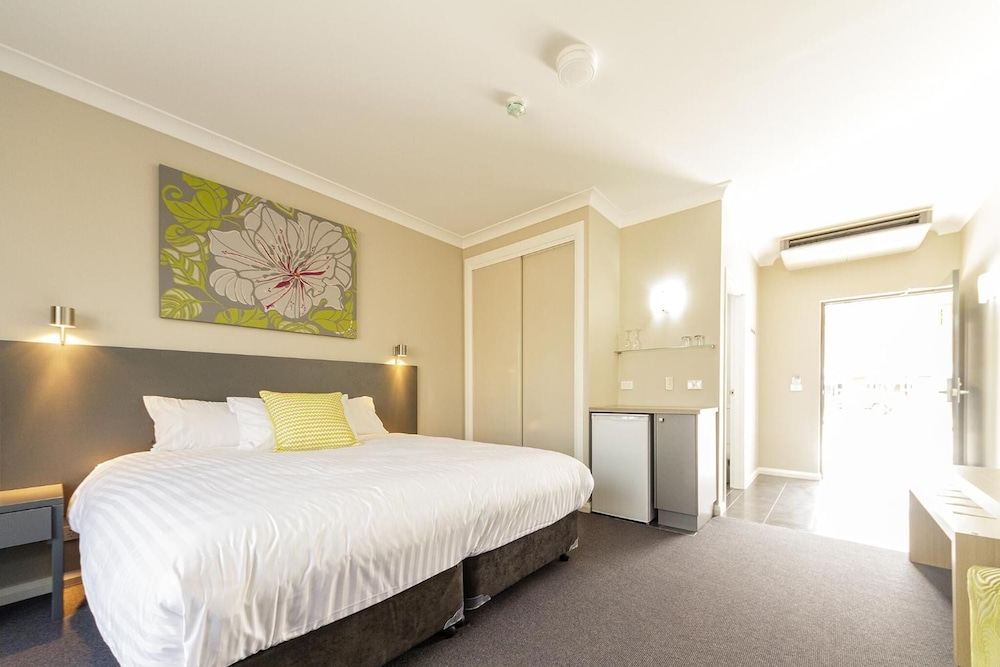 Cowra Services Club Motel 8/40