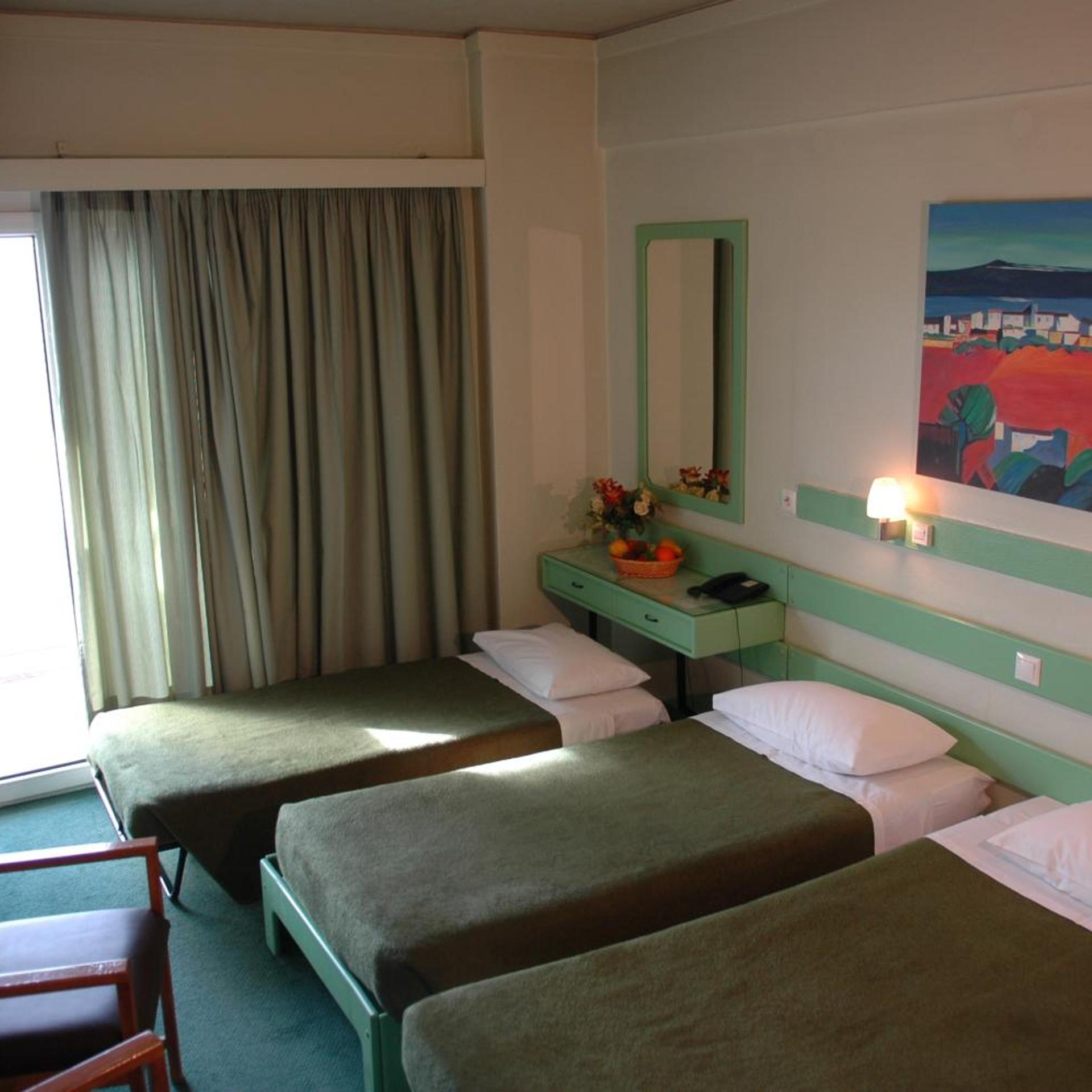 غرفة ثلاثية، AMALIA HOTEL 4/8