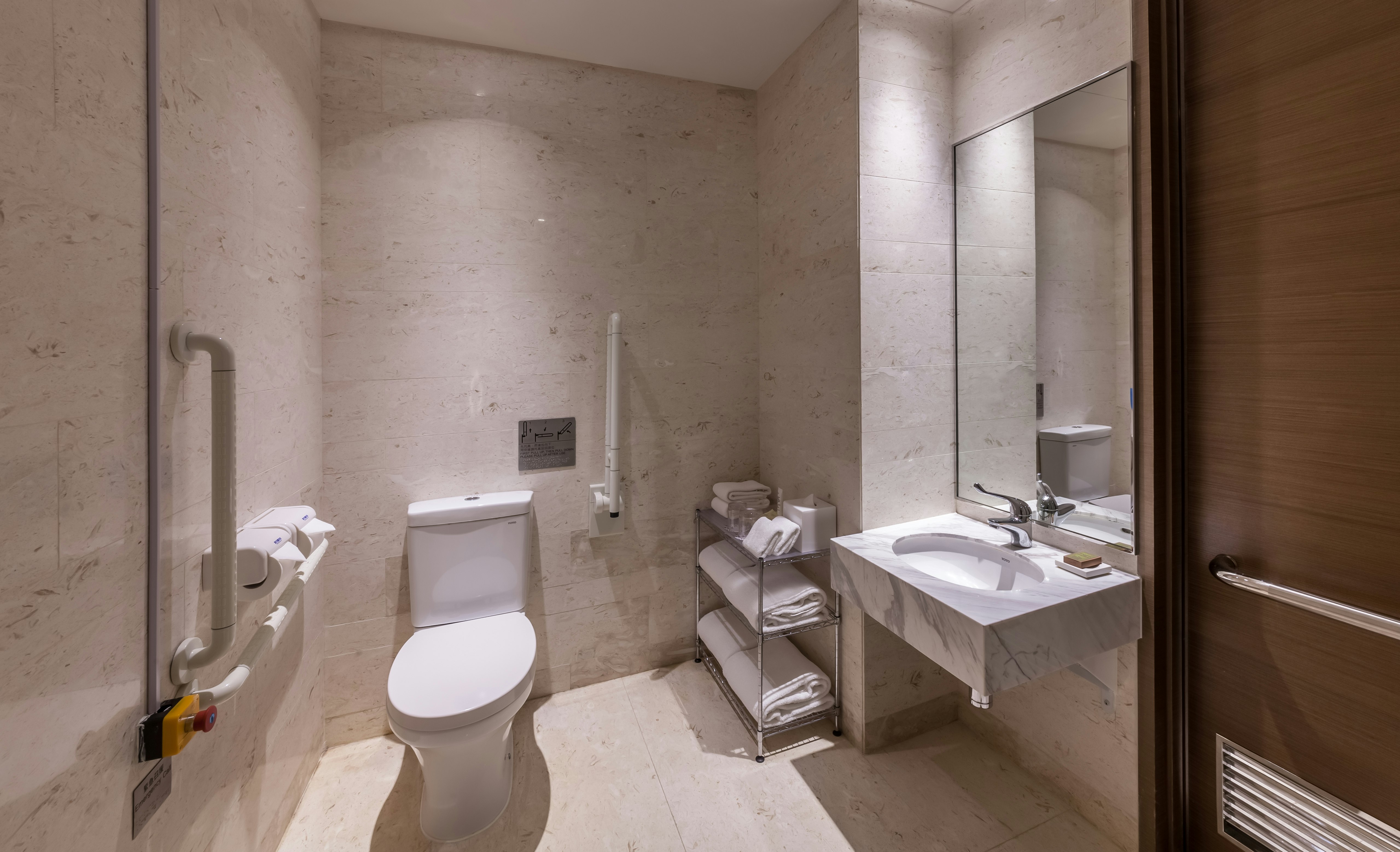 ROOM, KING BED, ACCESSIBLE