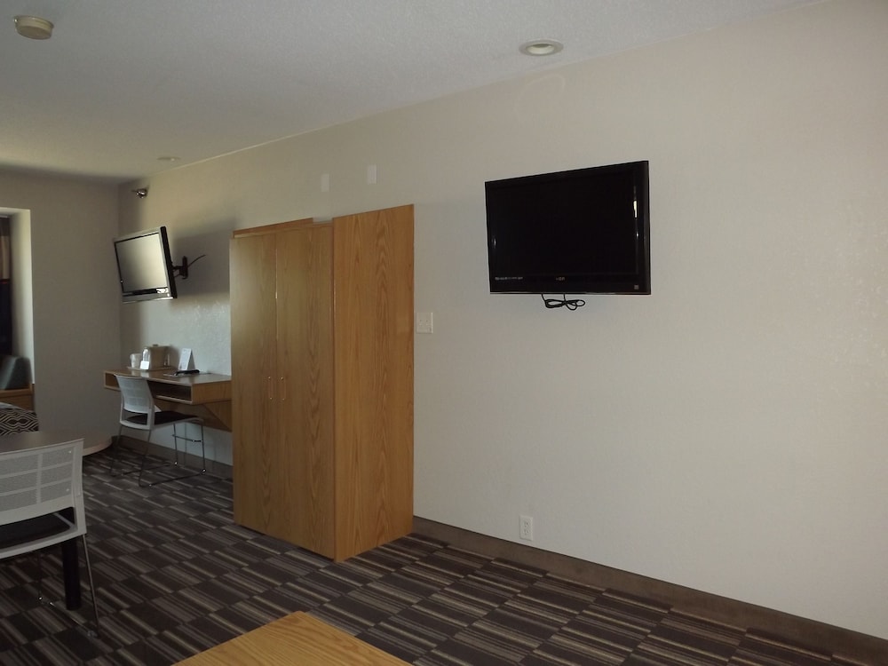 Microtel Inn Suites Ames 17/38
